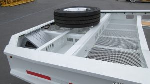 Murray Trailers | Gooseneck with Expanded Metal & Spare Tire Mount